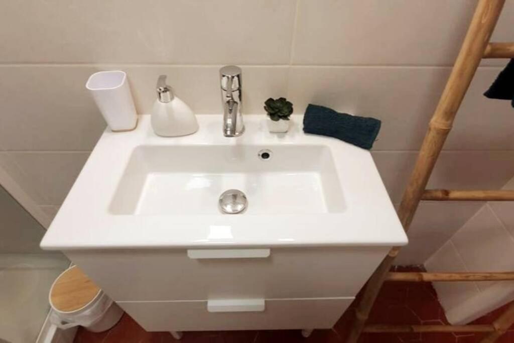 Apartament T2 Cosy Au Calme,Entree Autonome,Centre Historique Montélimar Zewnętrze zdjęcie